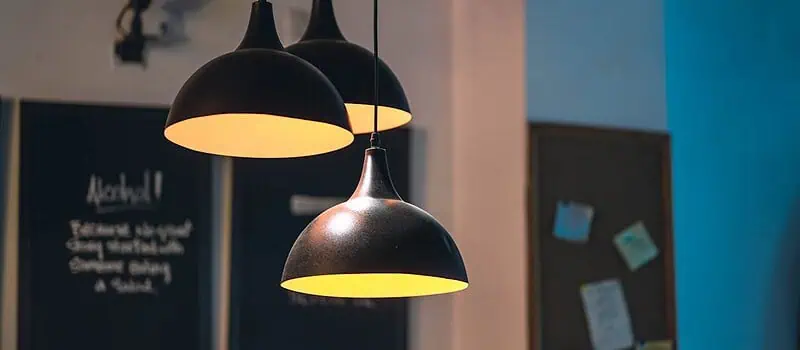 Vibia Flamingo: modułowa lampa wisząca, która rzeźbi światłem