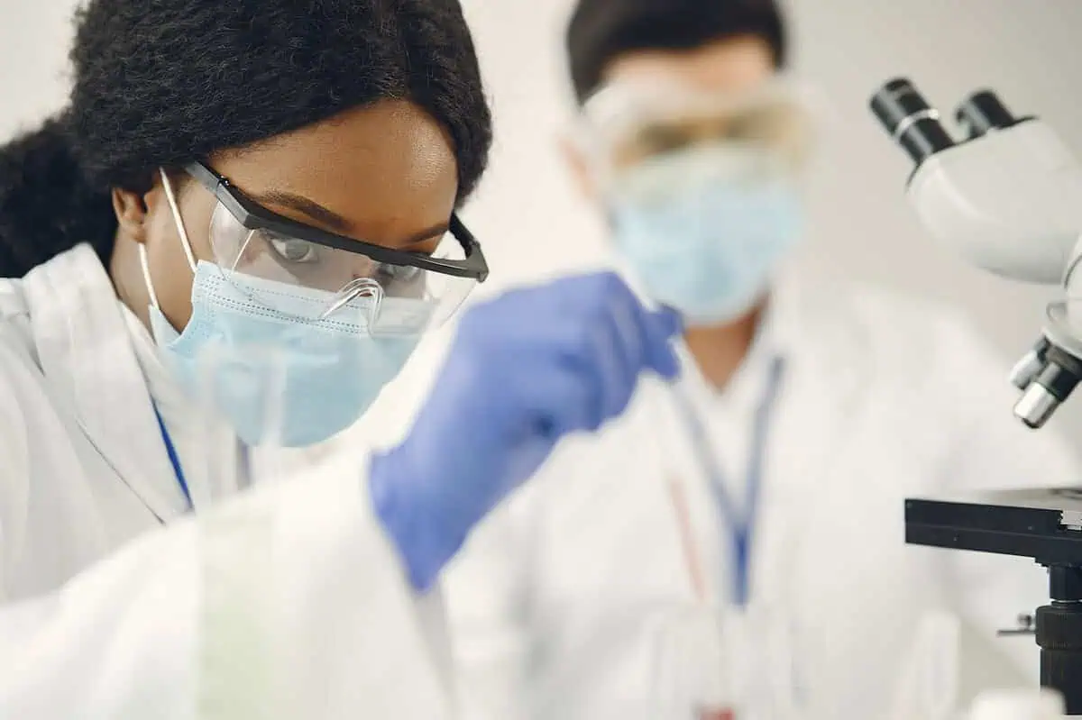 Strzykawki laboratoryjne – przewodnik po wyborze, zastosowaniach i parametrach jakości