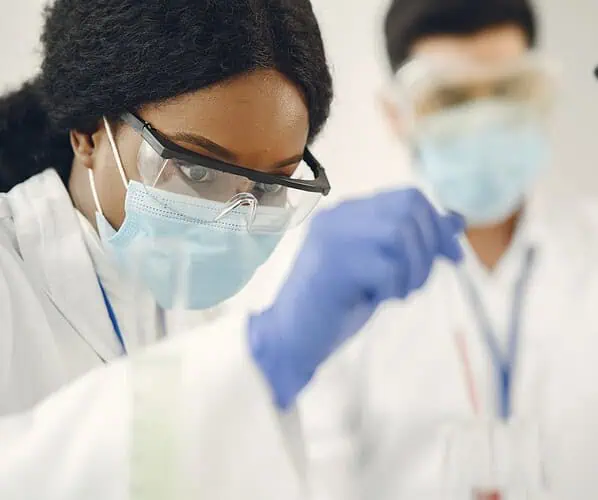 Strzykawki laboratoryjne – przewodnik po wyborze, zastosowaniach i parametrach jakości