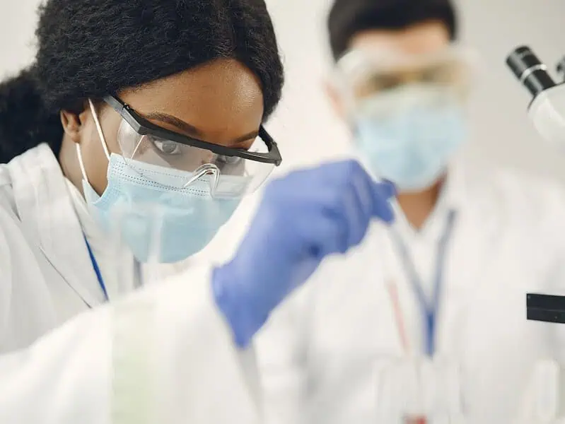 Strzykawki laboratoryjne – przewodnik po wyborze, zastosowaniach i parametrach jakości